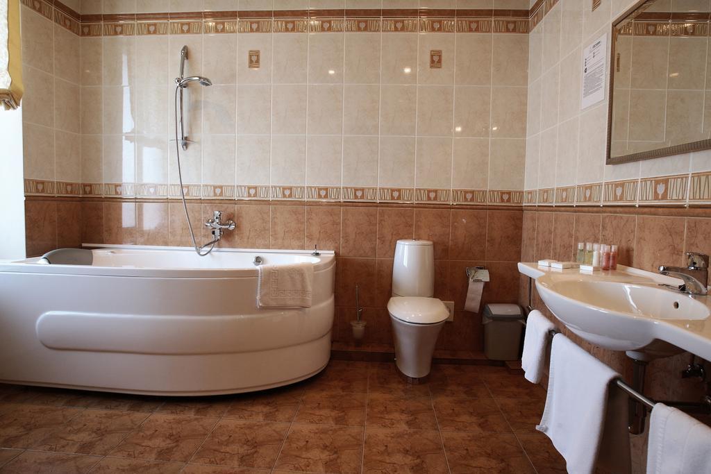 Siauliu Krasto Medziotoju Uzeiga Hotell Šiauliai Rom bilde