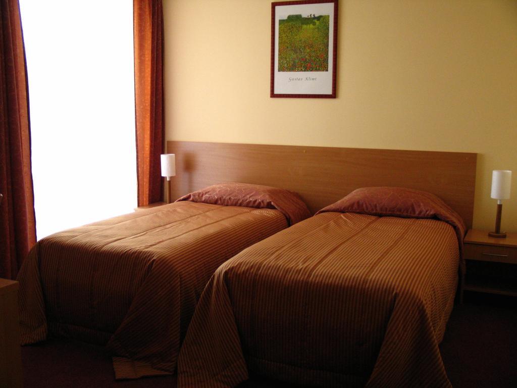 Siauliu Krasto Medziotoju Uzeiga Hotell Šiauliai Rom bilde